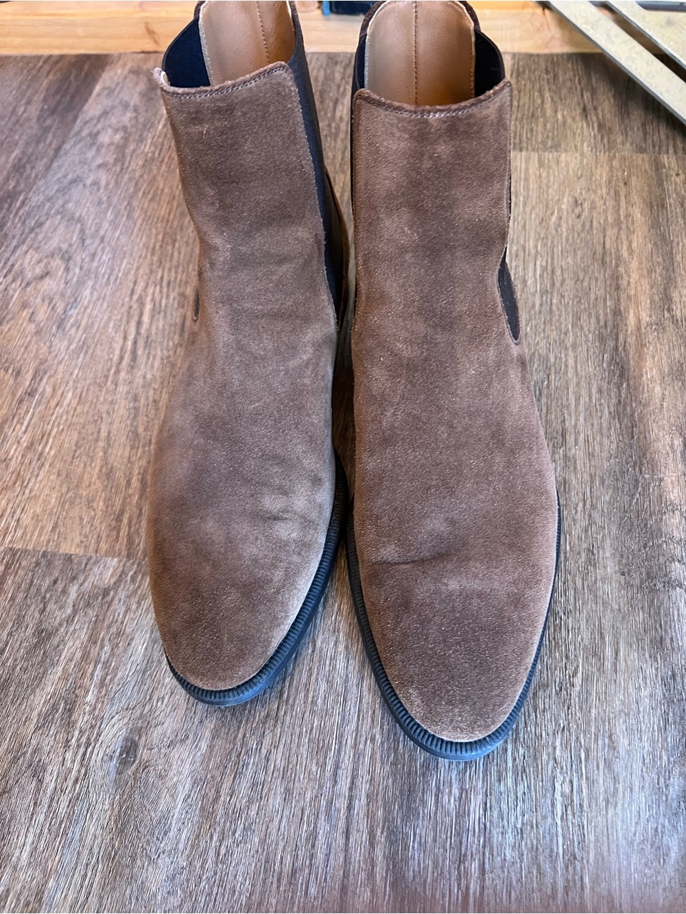 Magnanni Brown Suede Chukka Boots - Picture 2 of 4